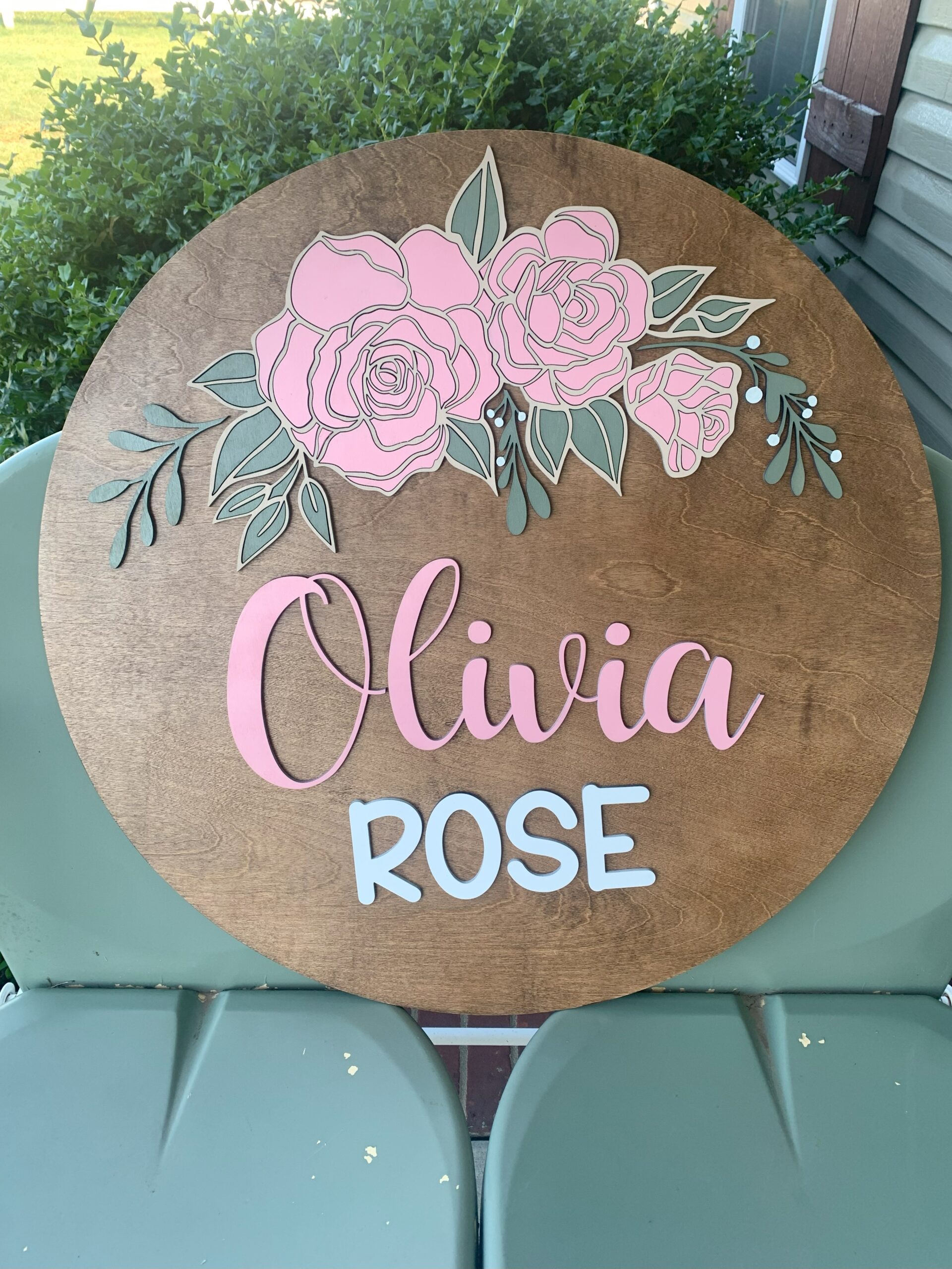 Round Nursery Sign With Flowers